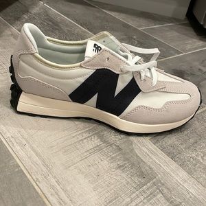 New Balance 327 Silver Birch/ Black Size Womens 7/ Youth 5.5